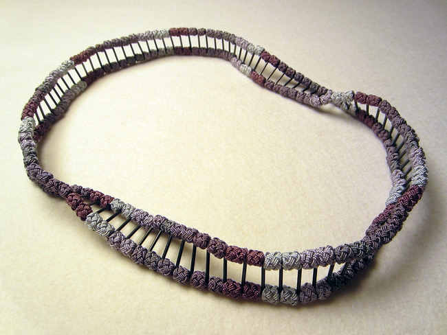 kraal_marok_staafjes_gezwart_zilver_grijs_roze